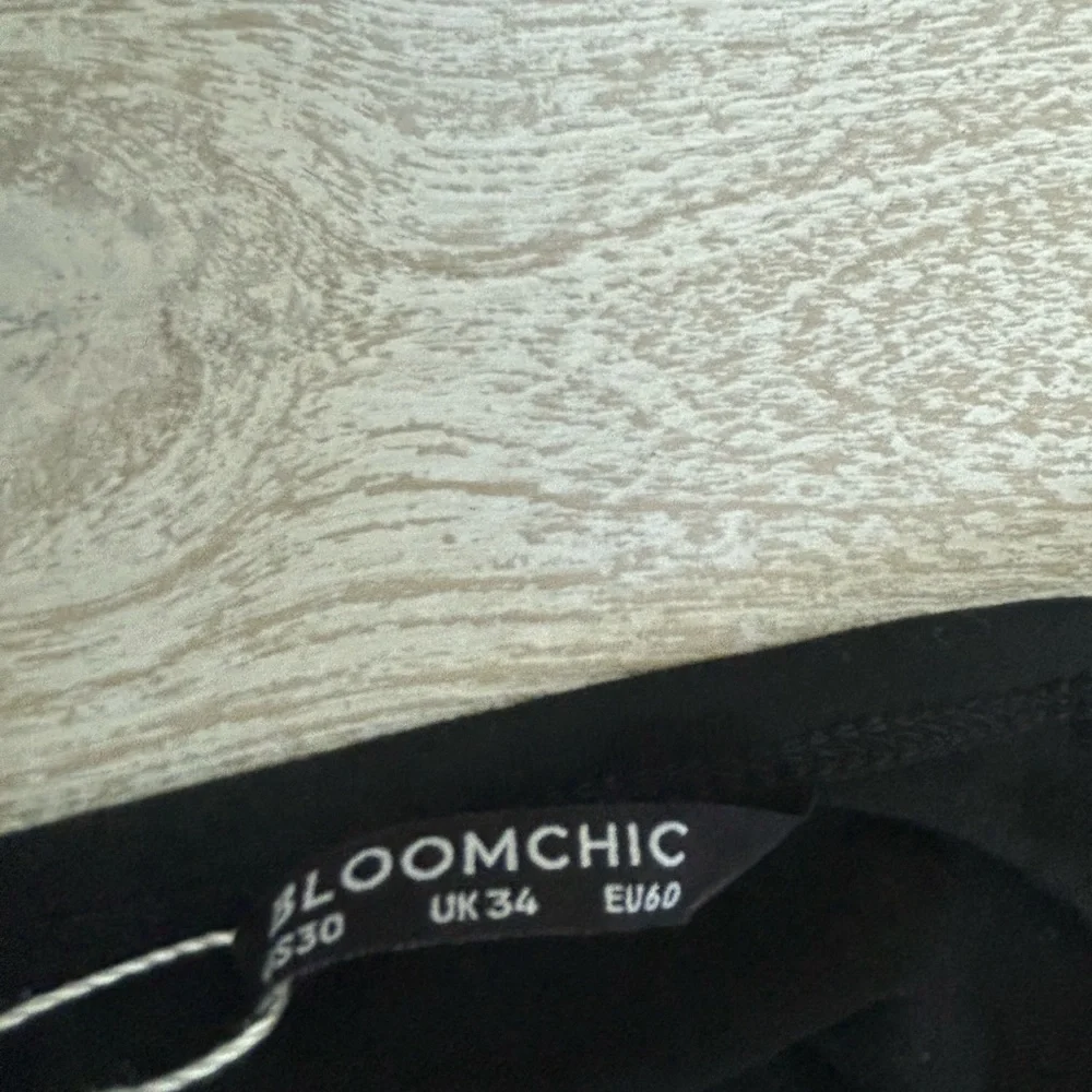 BloomChic Black Short Sleeve Tee - Picture 6 of 10